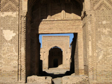 Robat Sharaf Caravanserai - Photo by Reza Namazi