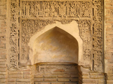 Robat Sharaf Caravanserai - Photo by Reza Namazi